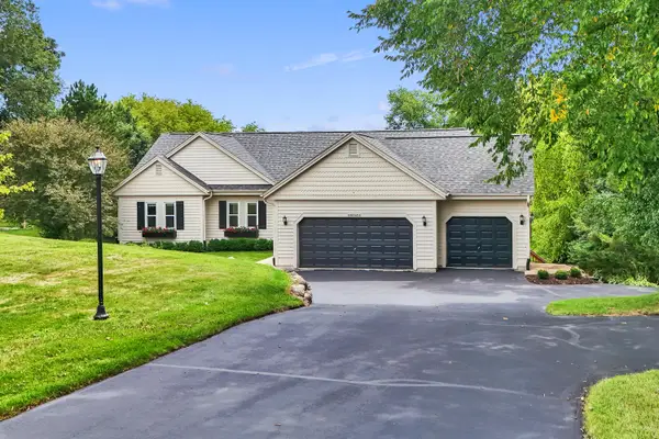 S28W30753 Wild Berry Ln, Genesee, WI 53188