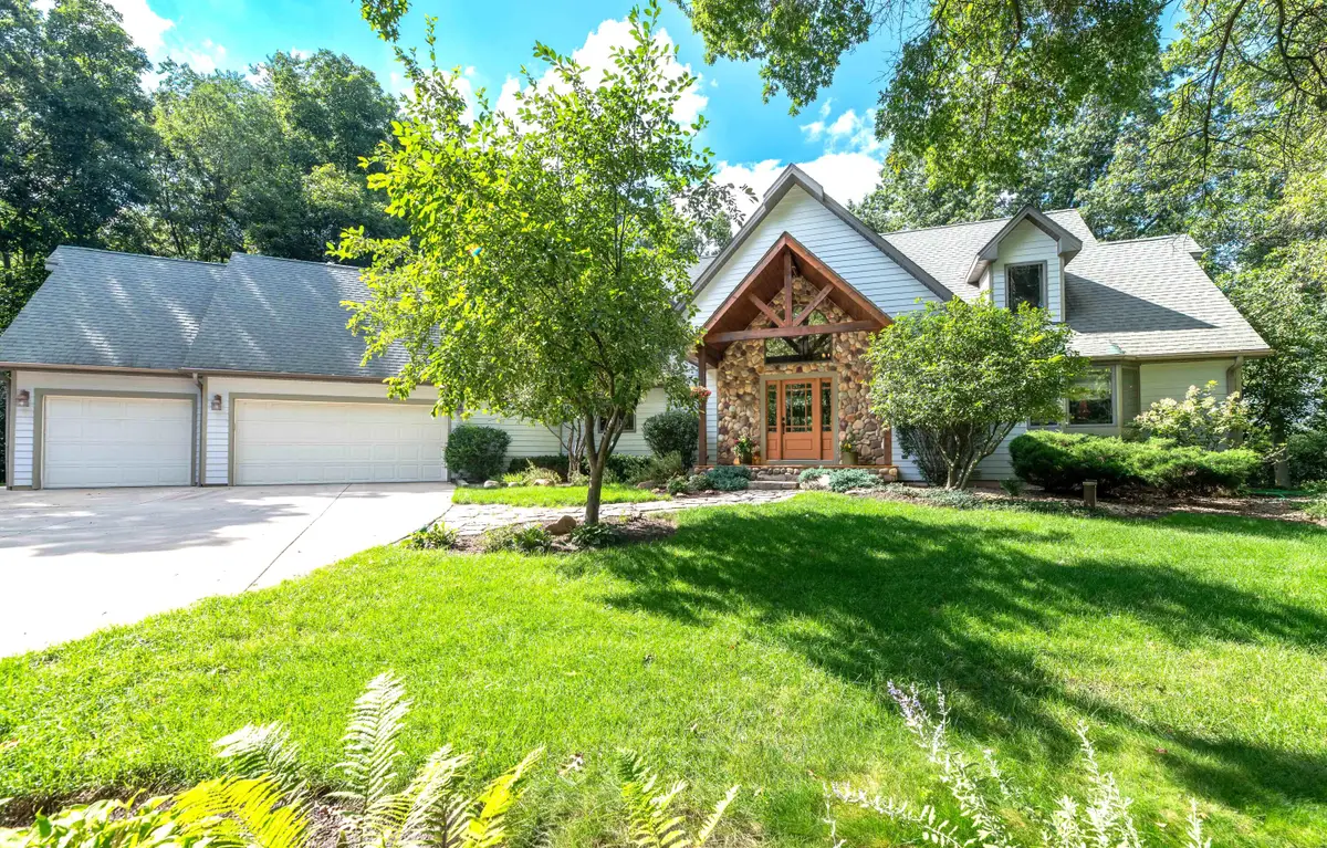 N6433 Horse Hollow Ln, Spring Prairie, WI 53105 - #1