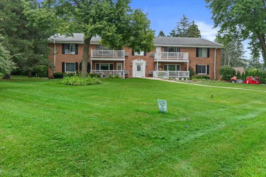 162 Heidel Rd, Thiensville, WI 53092 - #2