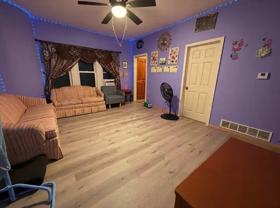 1823 W Kerney Pl, Milwaukee, WI 53215 - #3