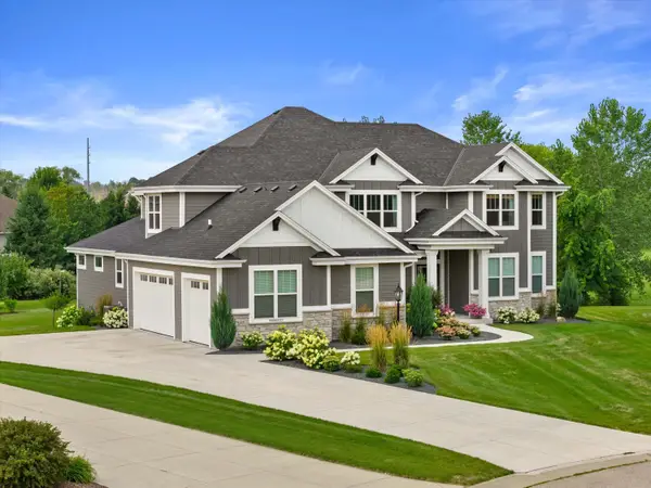 N42W22777 London Ct, Pewaukee, WI 53072