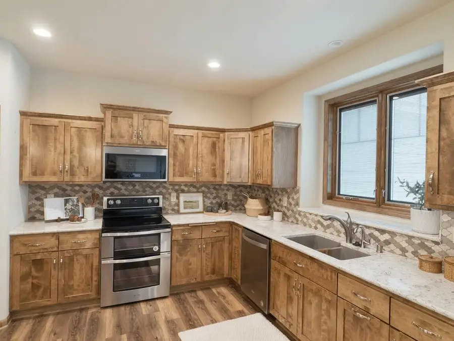 S54W25358 Pebble Brook Ct, Waukesha, WI 53189 - #2