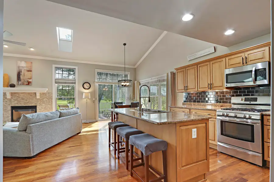 827 Eagleton Dr, Geneva, WI 53147 - #2