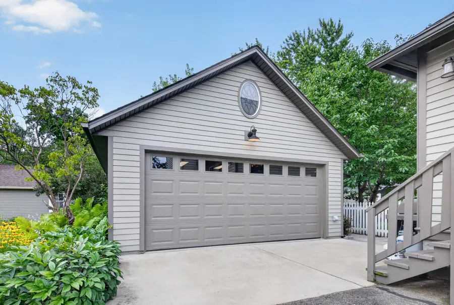 415 N Oakwood Ave, Oconomowoc, WI 53066 - #2