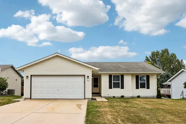 413 Broadmoore Dr, Hartford, WI 53027