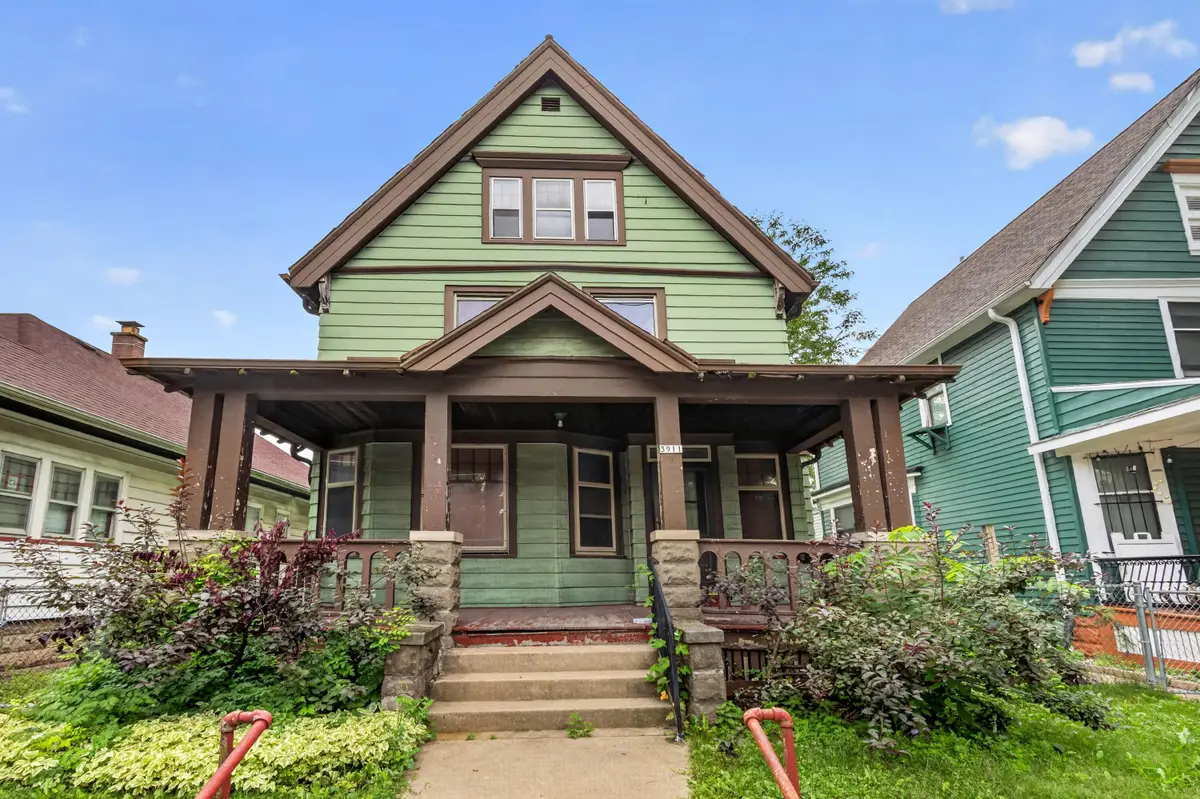 3911 W Roberts St, Milwaukee, WI 53208 - #1