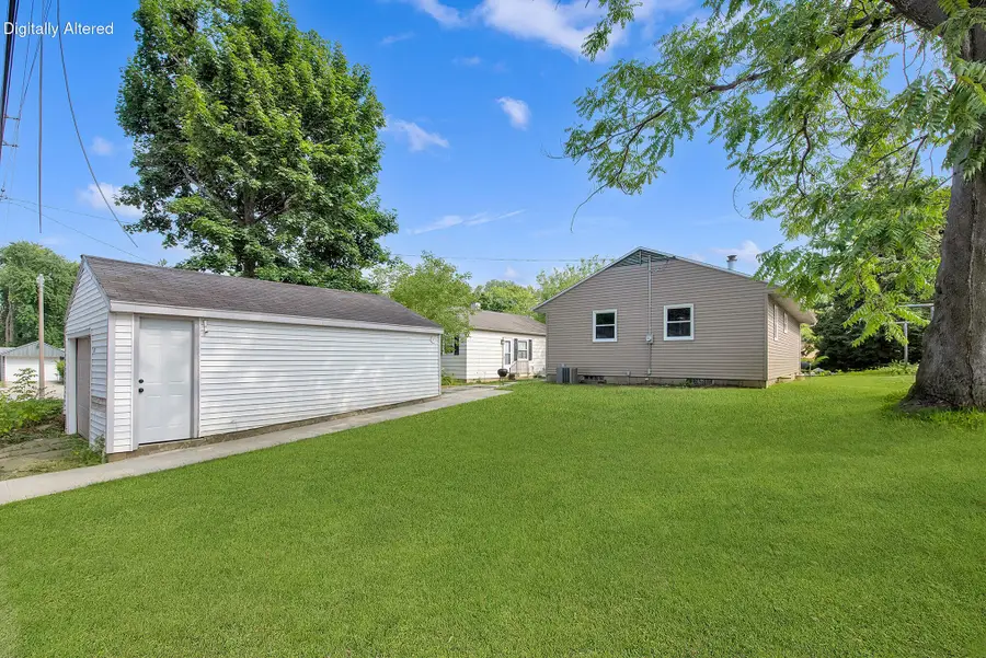 8208 W Keefe Ave, Milwaukee, WI 53222 - #3