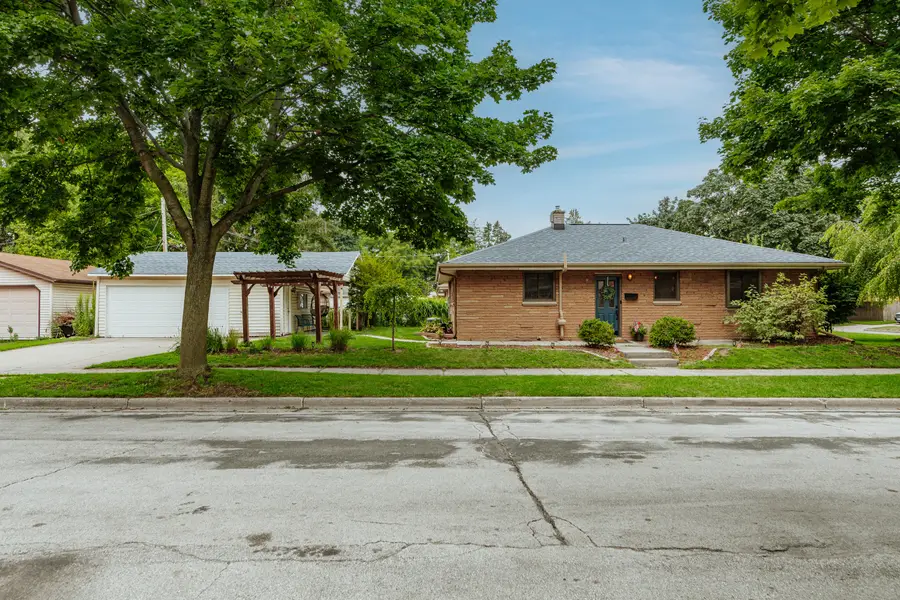 7001 W Burdick Ave, Milwaukee, WI 53219 - #2