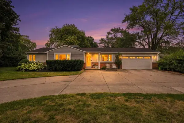 17265 Country Ln, Brookfield, WI 53045