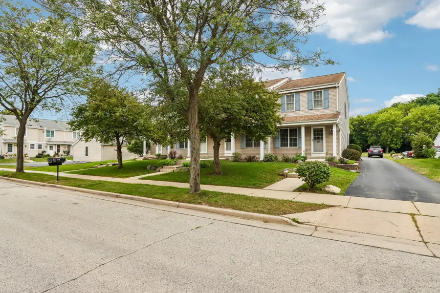 2070 Cliff-alex Ct S, Waukesha, WI 53189 - #2