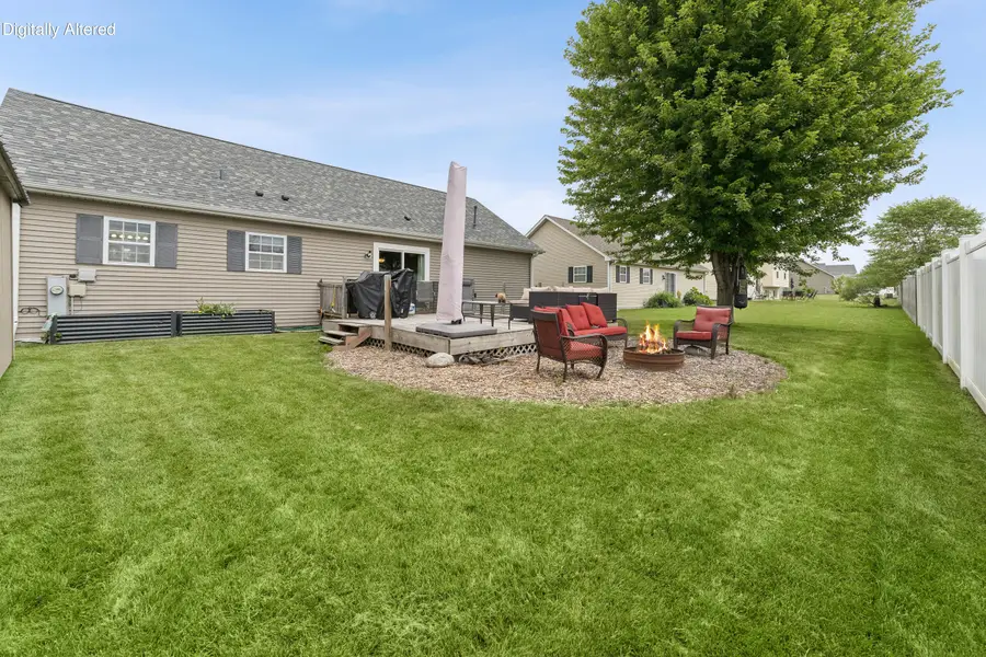 1409 E Pinecrest Ln, Elkhorn, WI 53121 - #2