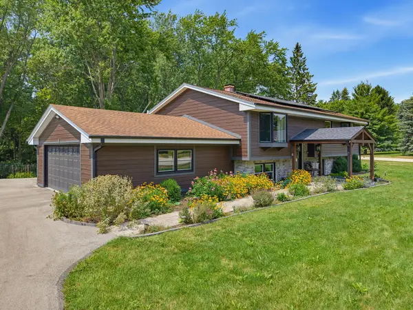W330N5515 Linden Cir E, Merton, WI 53058