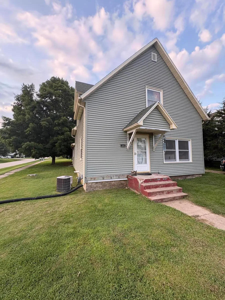 104 E Harrison St, Viola, WI 54664 - #2
