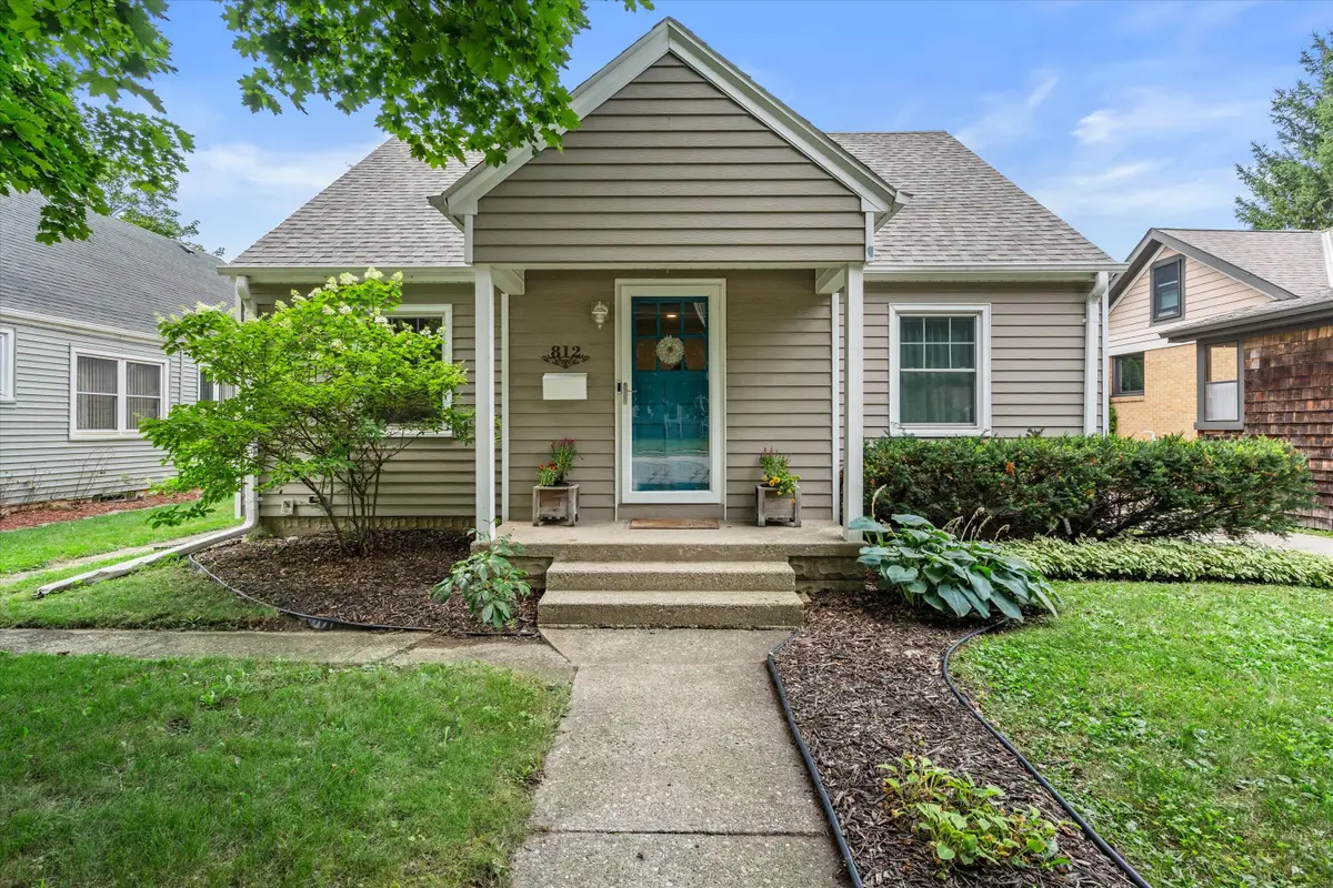 812 S East Ave, Waukesha, WI 53186 - #1
