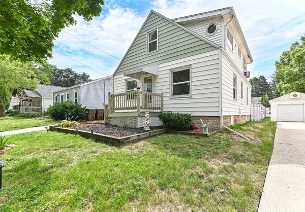 1705 E Eden Pl, Saint Francis, WI 53235