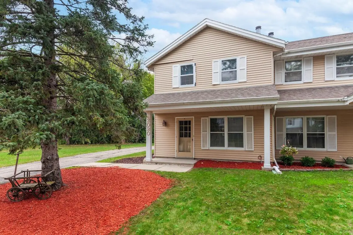 2020 Woodburn Rd, Waukesha, WI 53188 - #1