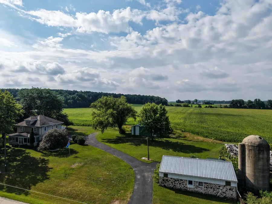 W1508 Auburn-ashford Dr, Auburn, WI 53010 - #2