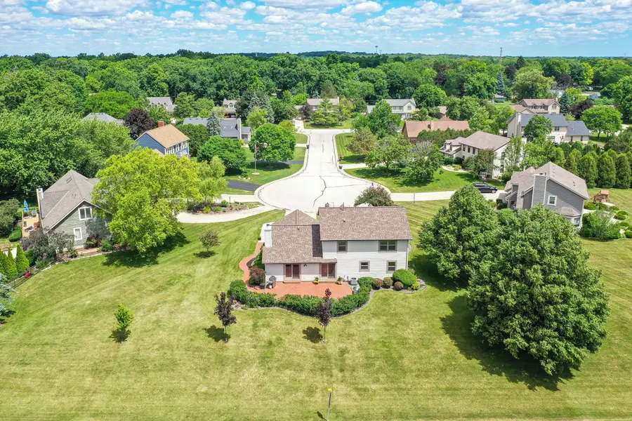 14335 W Meadowshire Ct, New Berlin, WI 53151 - #3