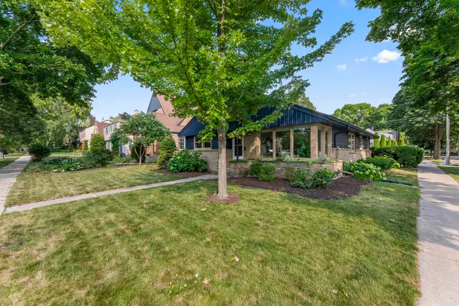 2800 N Hartung Ave, Milwaukee, WI 53210 - #2