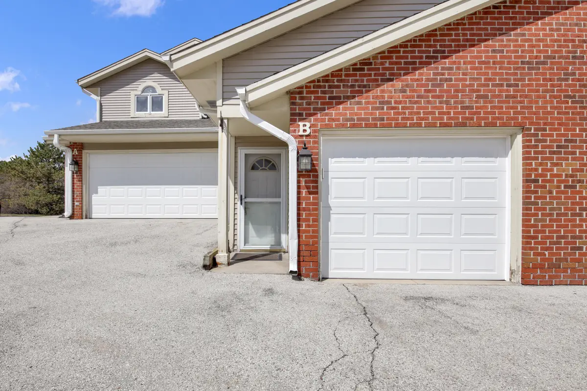 668 Westfield Way, Pewaukee, WI 53072 - #1