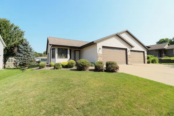 301 Crestwood Ln, Onalaska, WI 54650