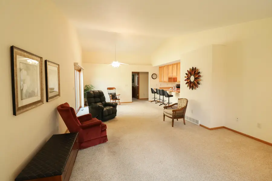 301 Crestwood Ln, Onalaska, WI 54650 - #3