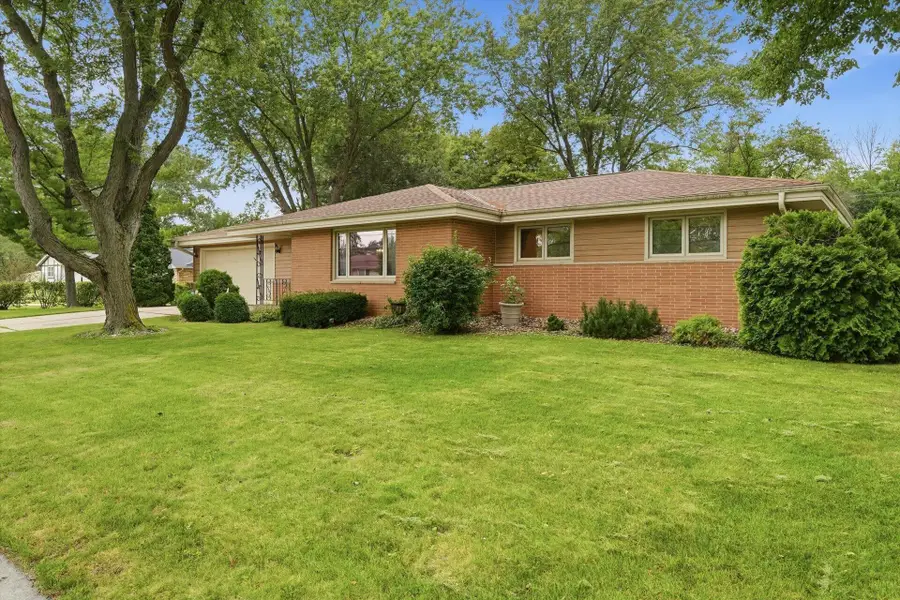 N88W18016 Christman Rd, Menomonee Falls, WI 53051 - #2