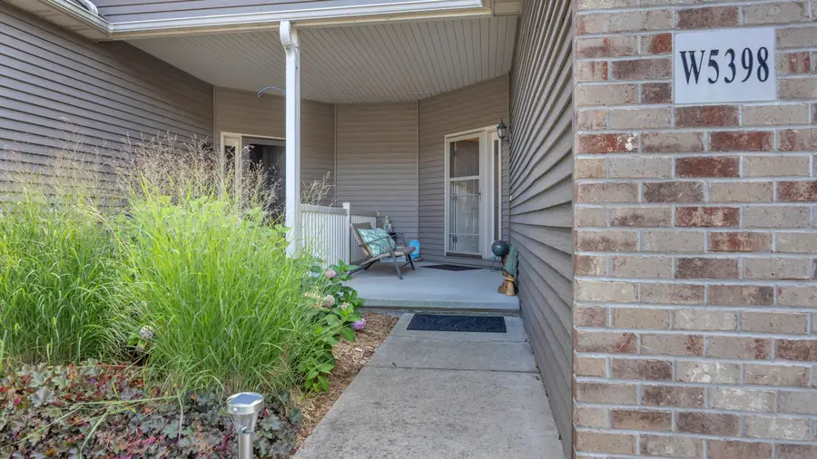 W5398 Martin Ln, Fond Du Lac, WI 54935 - #2