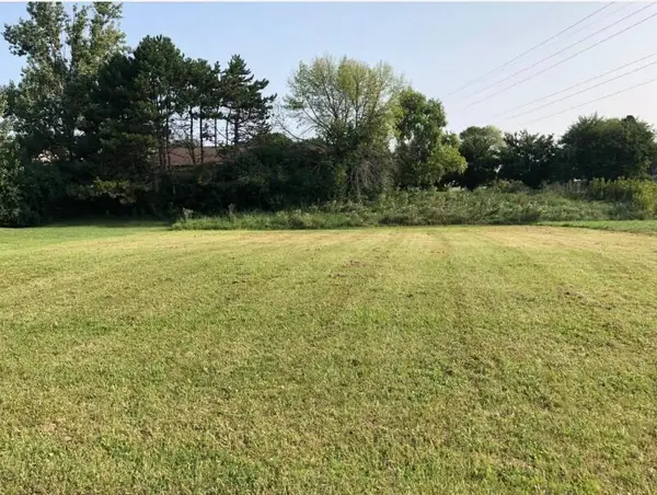 6910 W Beatrice Ct, Milwaukee, WI 53223