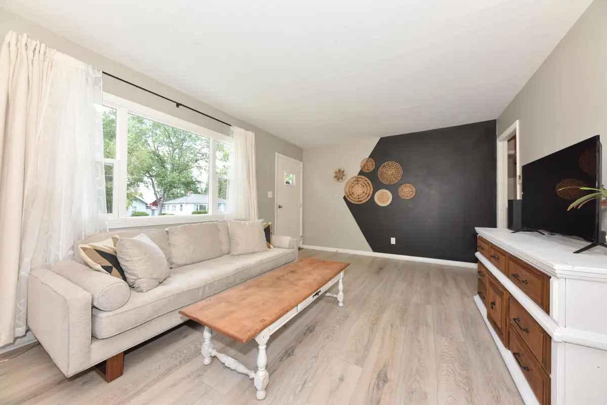 1605 Murray Ave, Waukesha, WI 53186 - #1