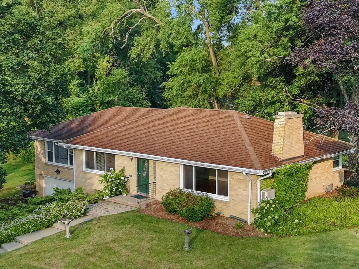 130 Sky Ln, Lake Geneva, WI 53147 - #1