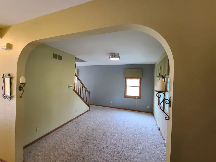 W220S3864 Crestview Dr, Waukesha, WI 53189 - #2