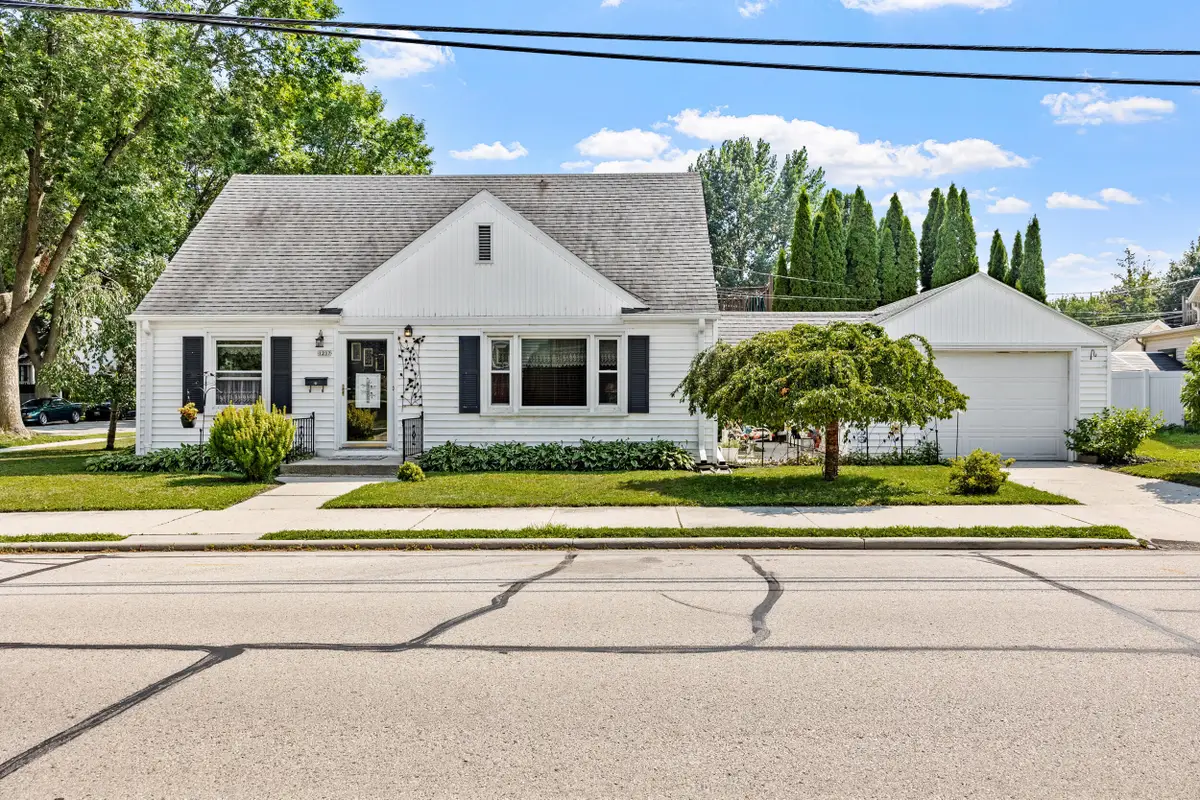 1237 Ashland Ave, Sheboygan, WI 53081 - #1