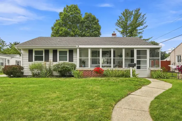 W169N8609 Sheridan Dr, Menomonee Falls, WI 53051