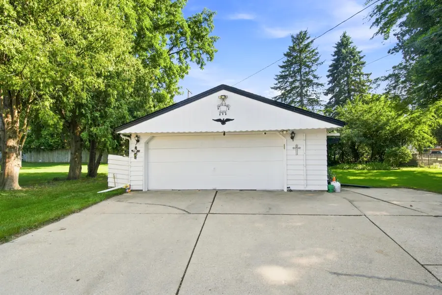 5805 W Fountain Ave, Milwaukee, WI 53223 - #3