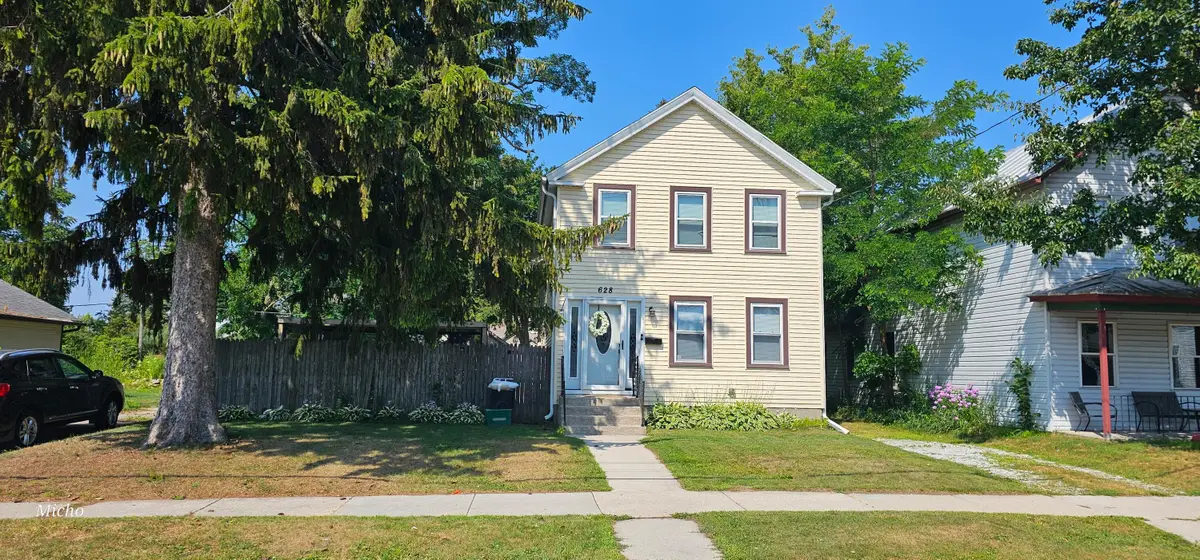 628 N 9th St, Manitowoc, WI 54220 - #1