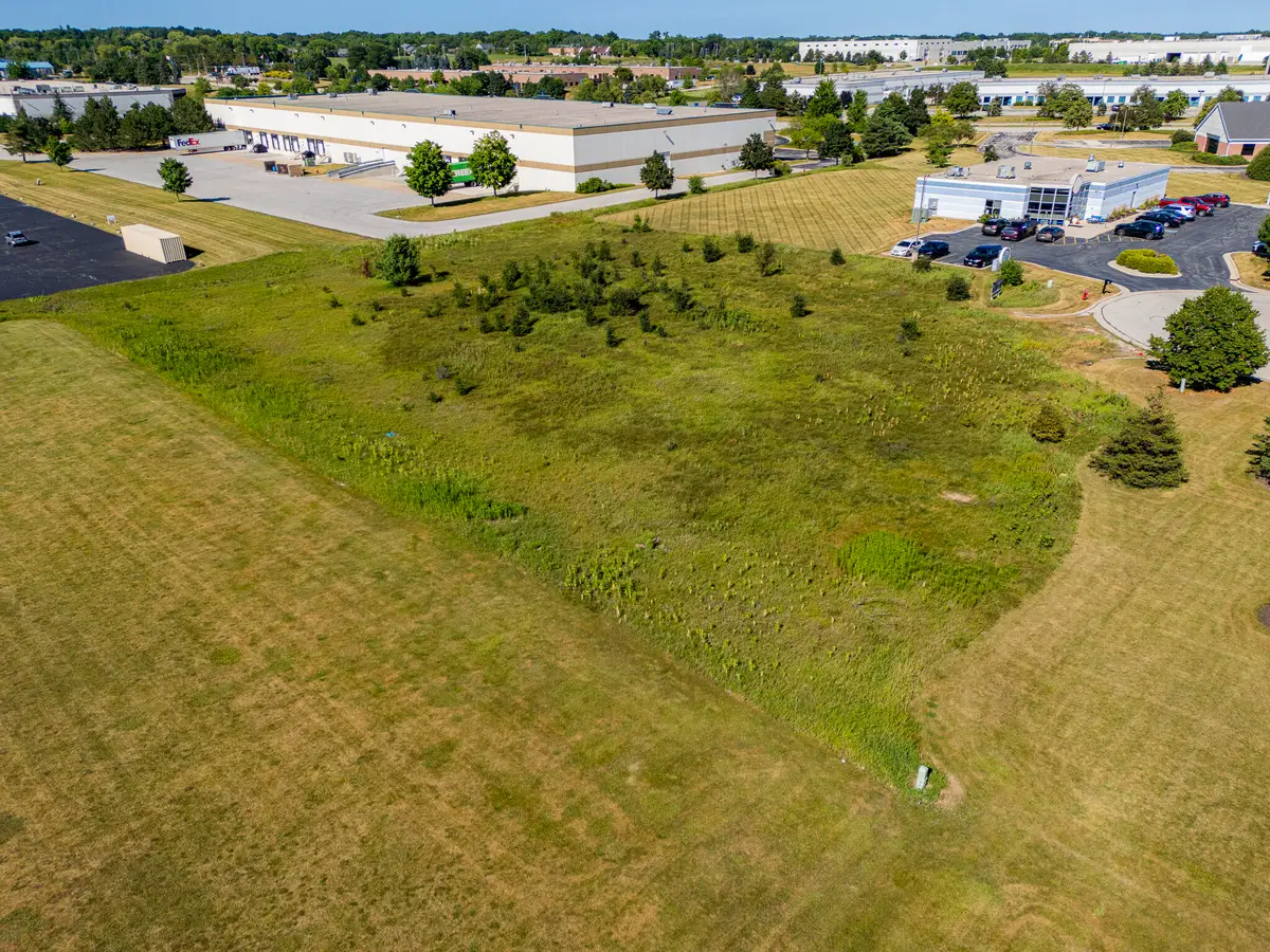 9707 S Airways Ct, Franklin, WI 53132 - #1