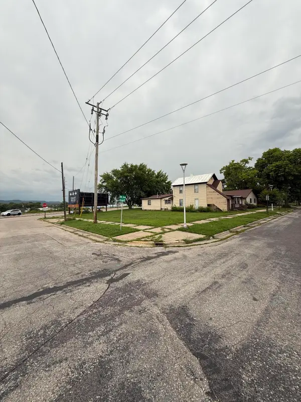 1410-1412 5th Ave S, La Crosse, WI 54601