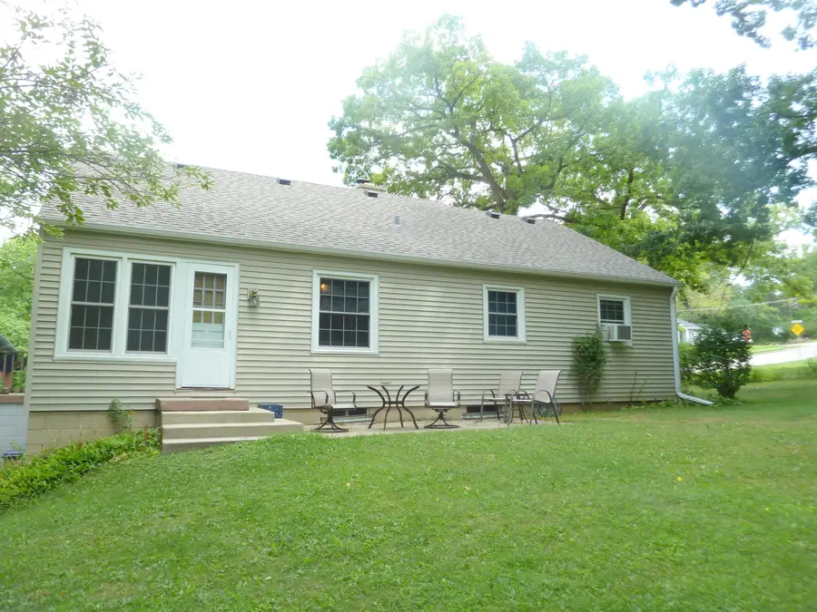 227 3rd St, Pewaukee, WI 53072 - #2