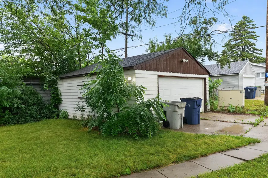 8000 W Mill Rd, Milwaukee, WI 53218 - #3