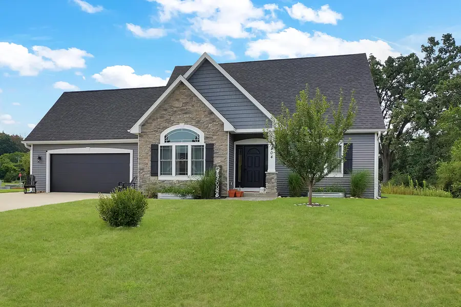 404 Appletree Ln, Eagle, WI 53119 - #2