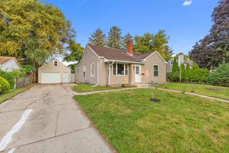 206 N Van Buren St, Elkhorn, WI 53121 - #2