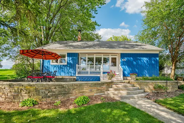 425 W Wisconsin Ave, Pewaukee, WI 53072