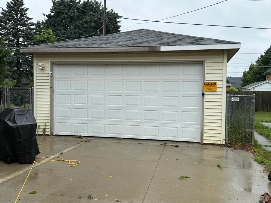 1616 E Eden Pl, Saint Francis, WI 53235 - #2