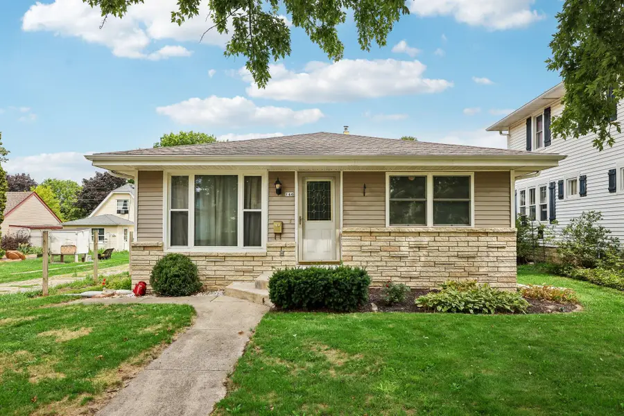 146 Harrison Ave, Waukesha, WI 53186 - #2