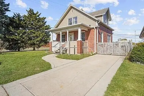 1612 Bryn Mawr Ave, Mount Pleasant, WI 53403