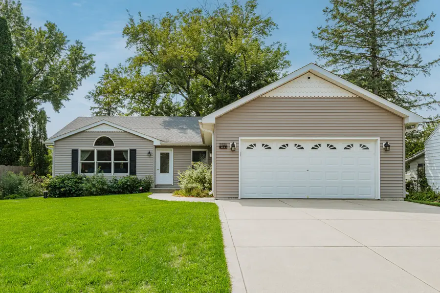 7295 N Lake St, Lannon, WI 53046 - #2