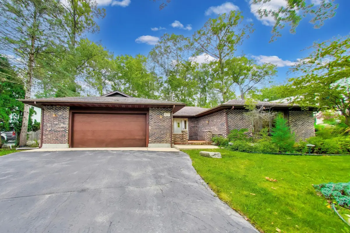925 Tarrant Dr, Fontana, WI 53125 - #1