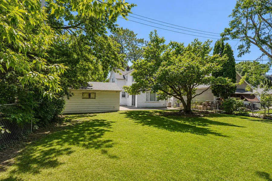 242 E Gauer Cir, Milwaukee, WI 53207 - #3