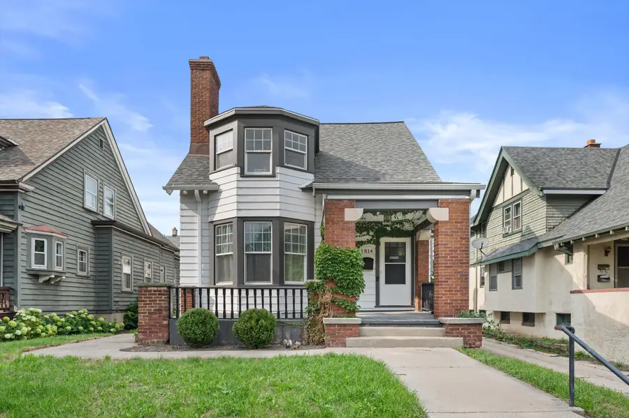 1814 E Kenwood Blvd, Milwaukee, WI 53211 - #2